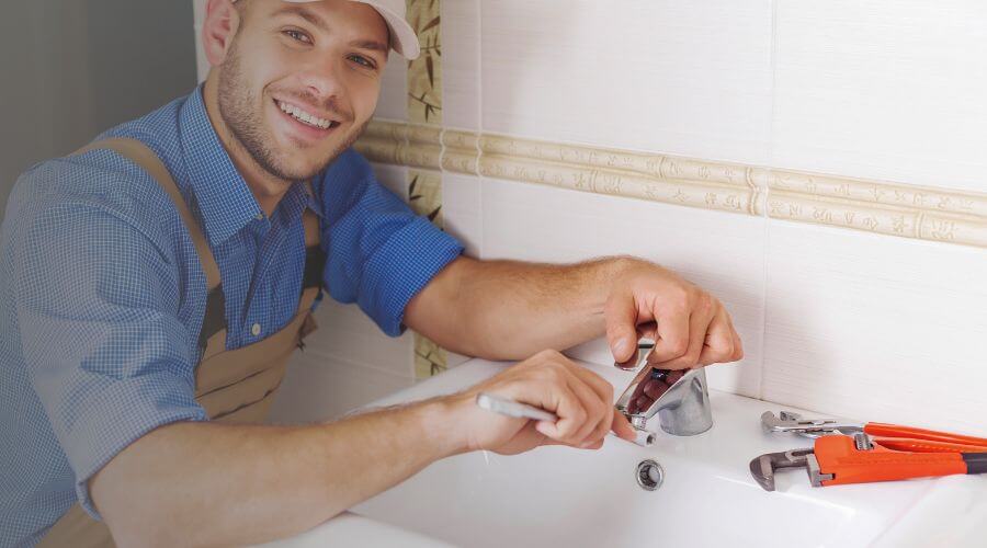 Professional clogged drains services in Lejunior, KY